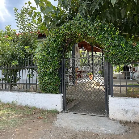 Dom wakacyjny G&s House Flogita